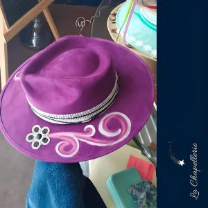 Fedora ala plana